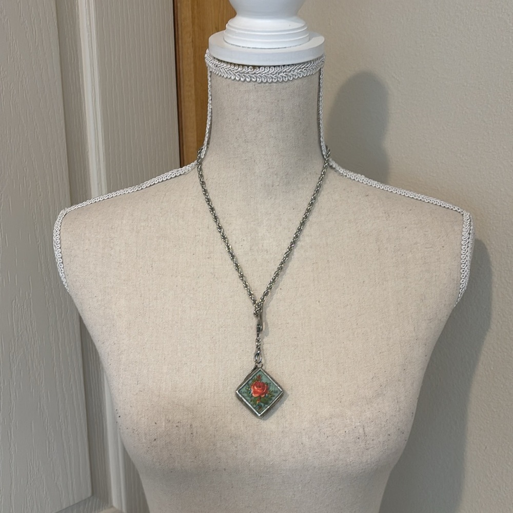 EUC Jewel Kade Necklace